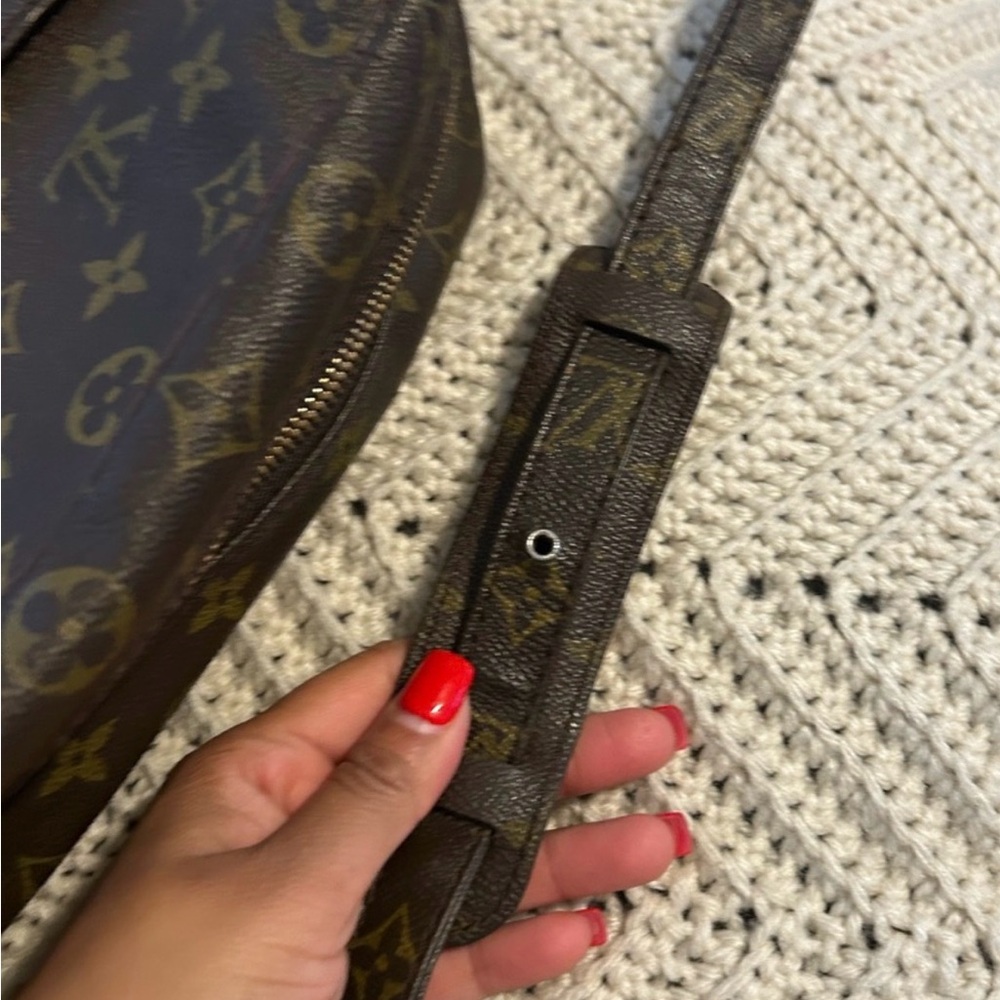 Authentic Louis Vuitton Monogram Double Zip Crossbody in Brown and Gold - Picture 7 of 13